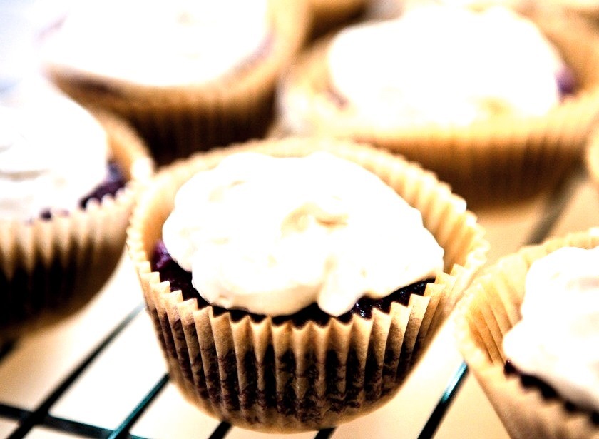 Red Velvet Cupcakes With Sugar-Free Cream Cheese Frosting