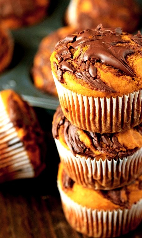 Recipe: Pumpkin Nutella Swirl Muffins