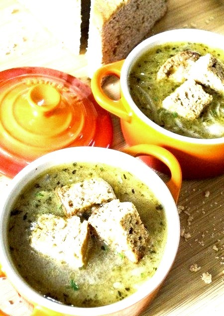 German Onion Soup with Gingerbread Cake Croutons